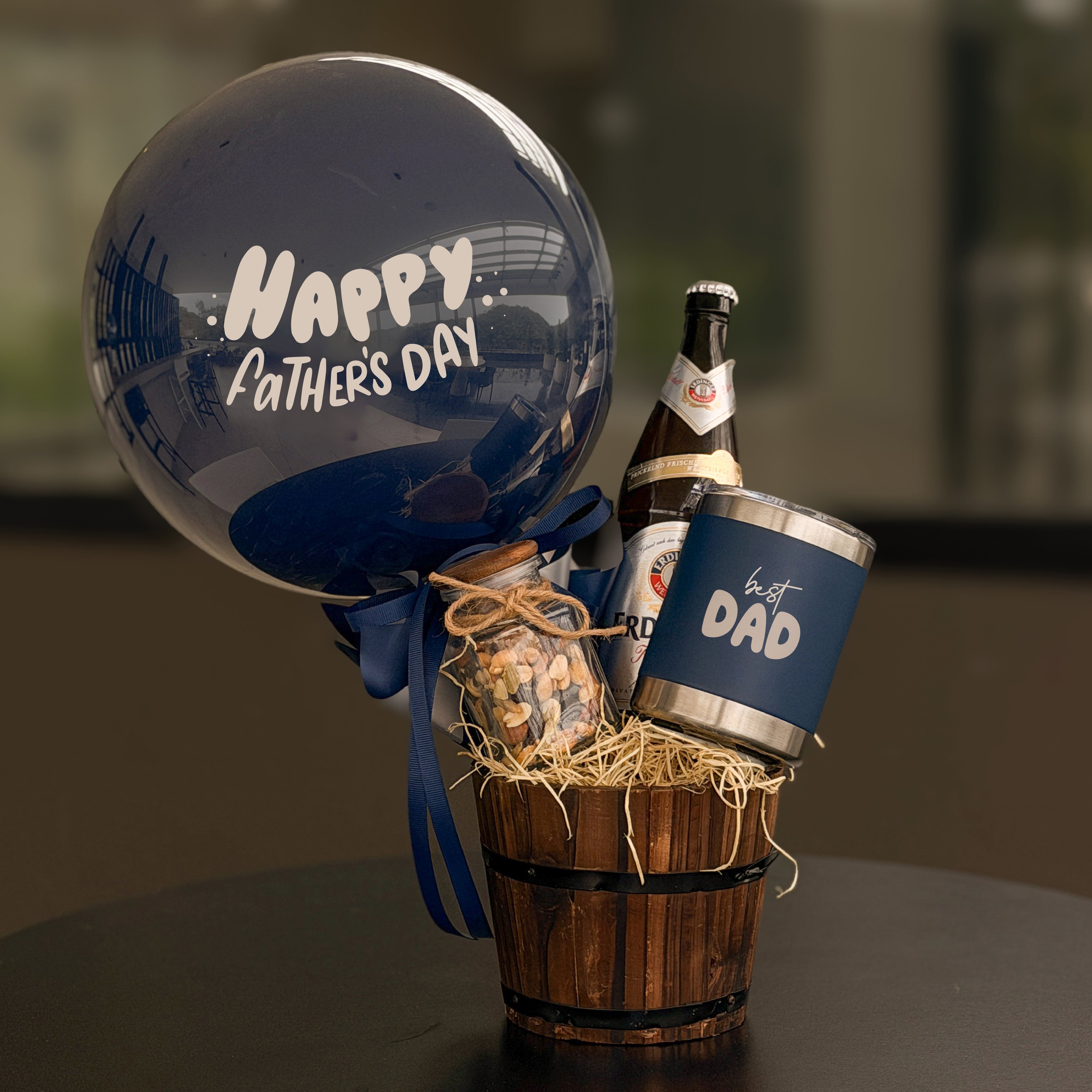 Arreglo premium día del padre con cerveza alemana, tumbler magnético y snacks - Envíos en El Salvador