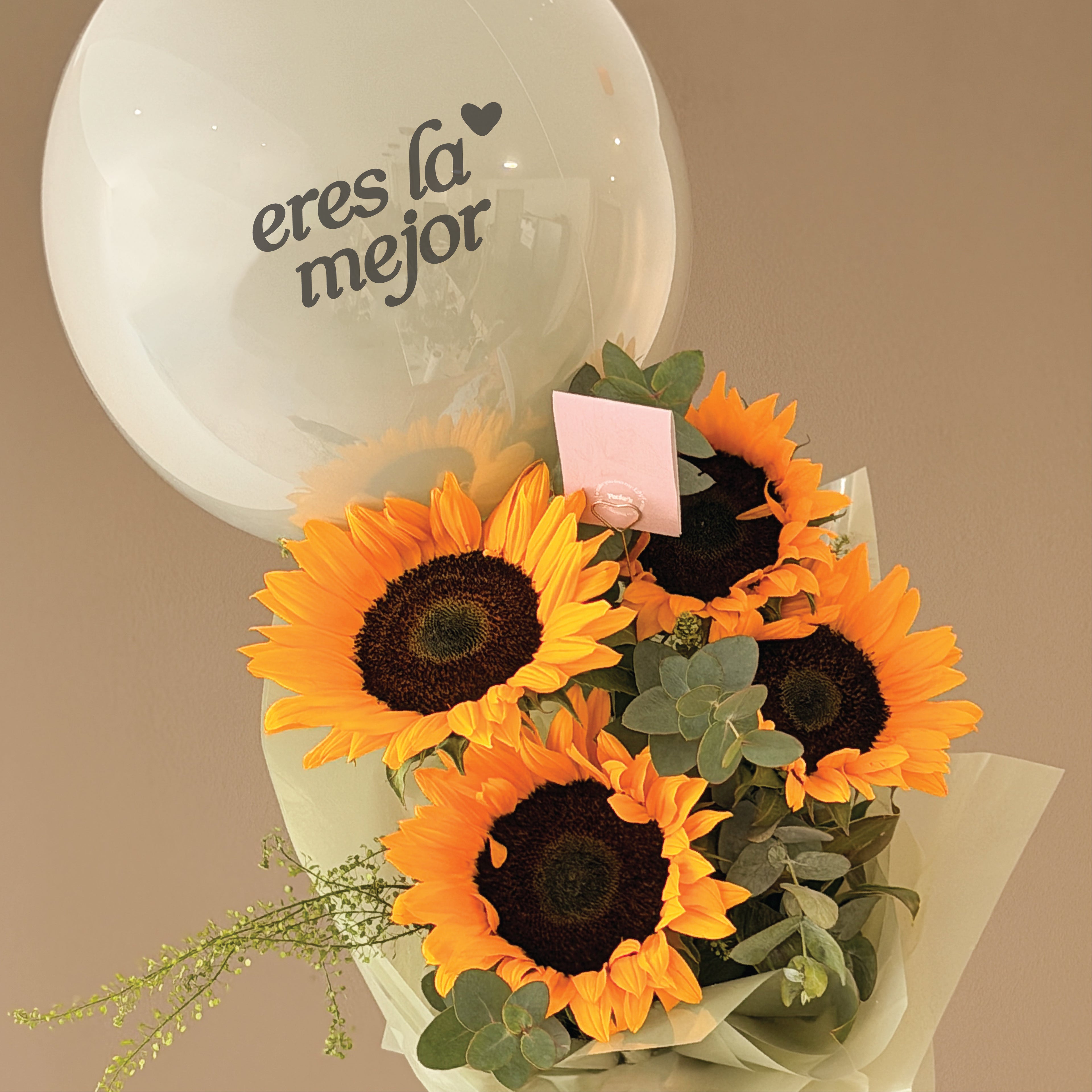 Ramo M de Girasoles con Burbuja Personalizada