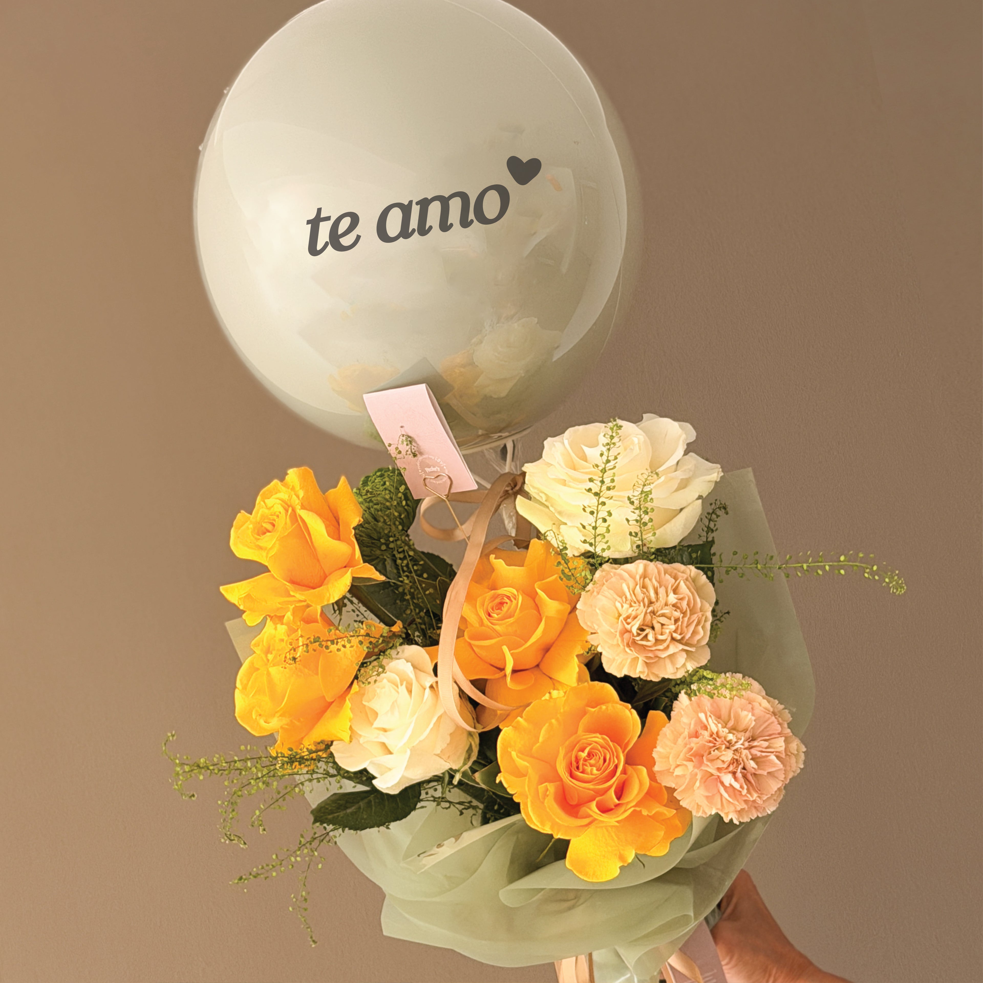 Ramo L de Rosas Amarillas con burbuja personalizada